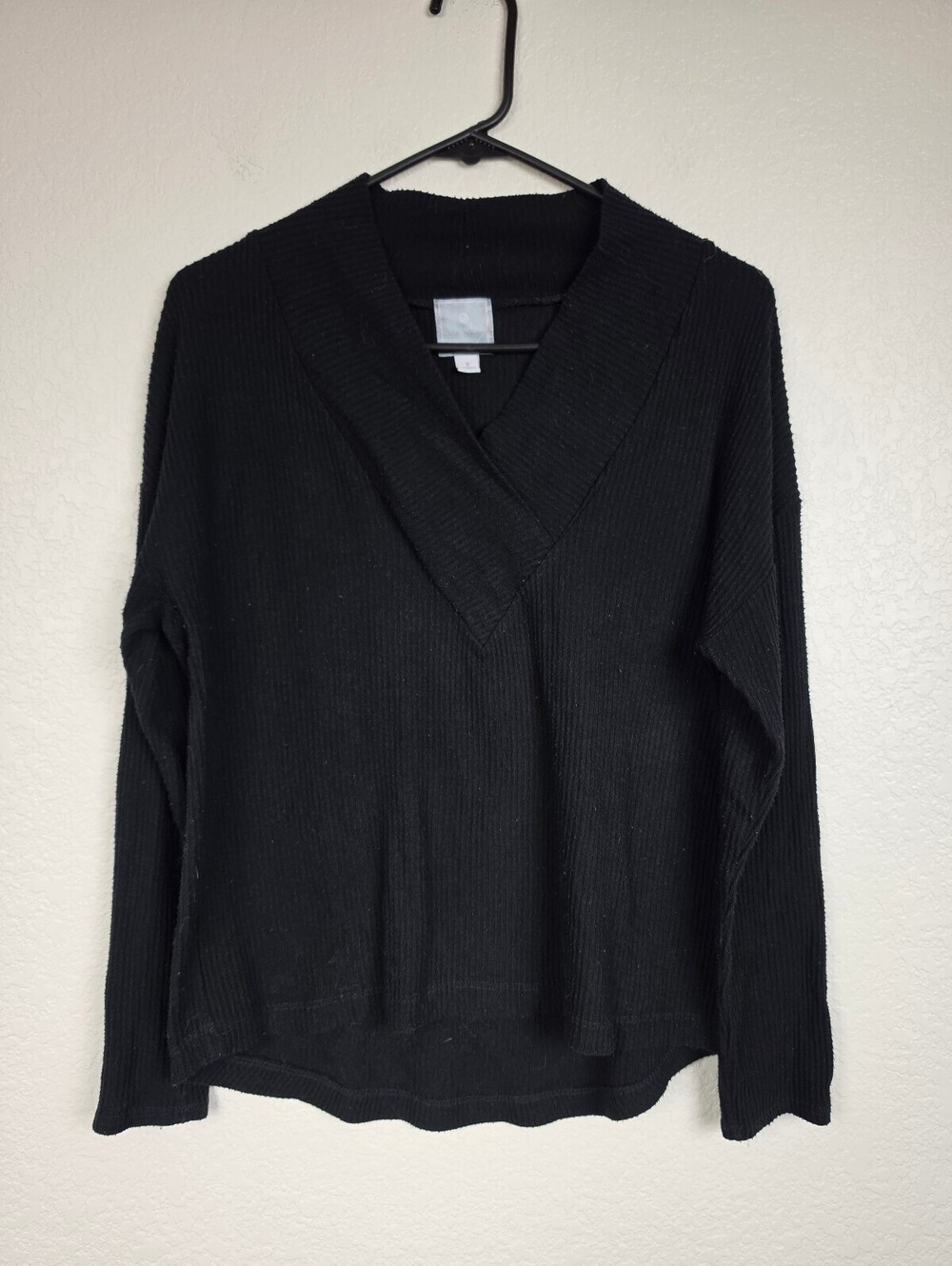 Sunday Black V-Neck Long Sleeve Sweater Small